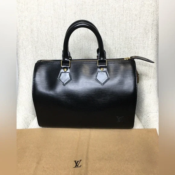 Authentic Louis Vuitton Epi black leather Speedy bag - Picture 12 of 16